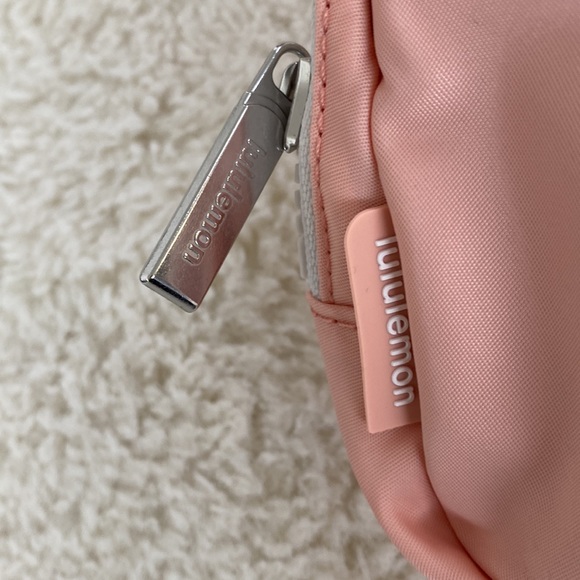 ❤️ Lululemon Everywhere Belt Bag in Melon Sorbet NWT - Picture 11 of 14